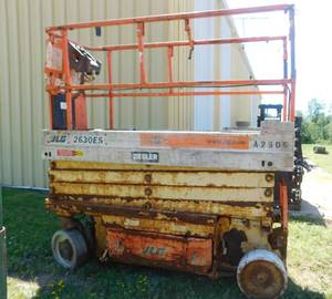 lot 23 image: JLG 2630ES Scissor Lift - For Parts or Repair
