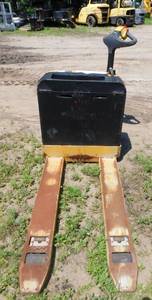 lot 29 image: Yale Pallet Jack - For Parts or Repair