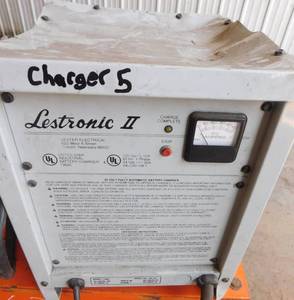 lot 36 image: Lestronic II 24 Volt Charger