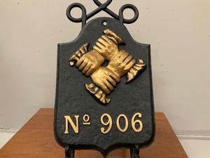 lot 32 image: No 906 Cast Iron Plaque