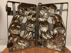 lot 38 image: Vintage Rabbit Chocolate Mold
