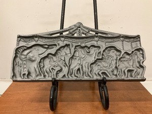 lot 40 image: 13 John Wright double sided cast iron carosel mold