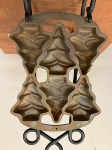 lot 42 image: 1991 John Wright Christmas Tree Cast Iron Mold