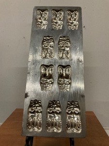 lot 48 image: Vintage Bunny Metal Chocolate Mold