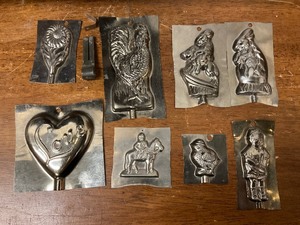 lot 50 image: 8 Metal Sucker Molds