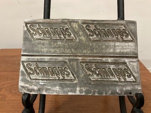 lot 83 image: Schnapps Tobacco Tin