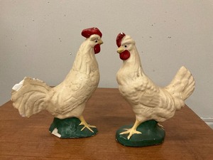 lot 92 image: 2 Piece Rooster Dcor