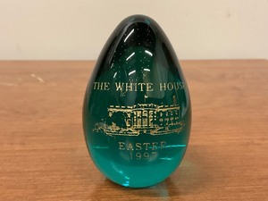 lot 102 image: 1997 Whitehouse Easter Egg Shaped Paper Weight