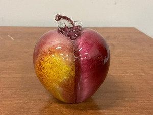 lot 107 image: 94 GES Fruit Art Glass Paperweight