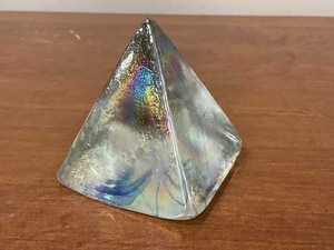 lot 108 image: Signed Pyramid Iridescent Art Glass Paper Weight