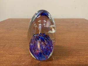 lot 115 image: Hand Blown Art Glass Paper Weight