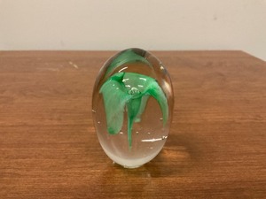 lot 116 image: Signed Egg Shaped Hand Blown Art Glass Paper Weight