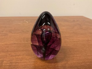 lot 117 image: Signed GES Hand Blown Art Glass Paper Weight