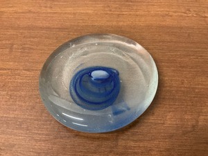 lot 123 image: Art Glass Paper Weight