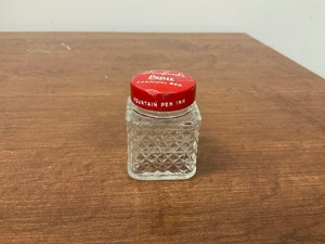 lot 126 image: Stanfords Fountain Glass Pen Ink Container