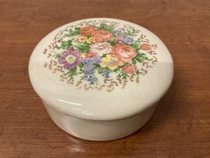 lot 128 image: Ceramic Trinket Dish