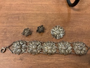 lot 133 image: Vintage Floral Bracelet Roach and clip on earrings set.