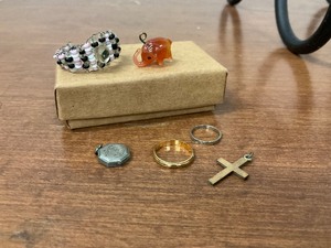 lot 140 image: Lot of Childrens Jewlery.