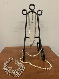 lot 143 image: Lot of 3 Vintage Pearl Necklaces