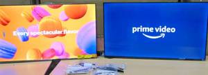 lot 18 image: 2 TVs Vizio 43 Class FHD (1080p) Smart LED TV (VFD43M-0804) UPC - 845226022975