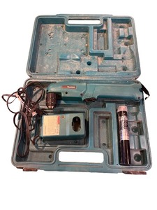 lot 63 image: Makita DA391D Cordless Right Angle Drill with Case