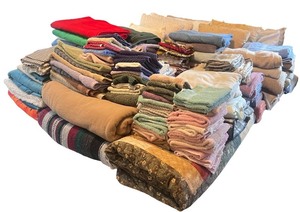 lot 151 image: Large Collection of Mixed Linens & Bedding Items
