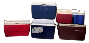 lot 252 image: Assorted Collection of Large and Medium Coolers