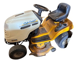 lot 17 image: Cub Cadet LT1040 Lawn Tractor with Kohler Courage Engine
