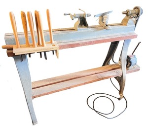 lot 26 image: Vintage Delta Wood Lathe with Multiple Carving Tools