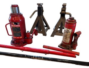lot 172 image: Hydraulic Jack Set with Two Jacks and Two Stands