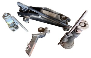 lot 234 image: Set of Automotive Jacks and Hitch Accessories