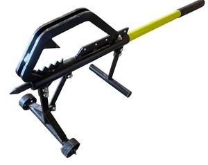 lot 238 image: Timber Jack with Sturdy Steel Construction