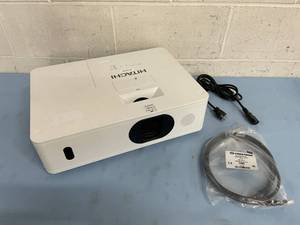 lot 49 image: Hitachi CP-WU5505 WUXGA 5000-Lumen HD Home Theater LCD Projector  Projection System