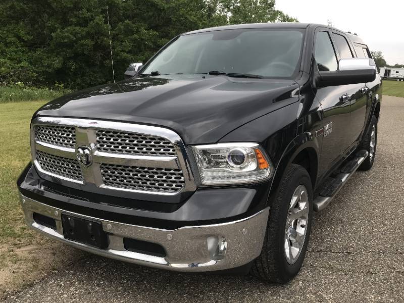 lot 2 image: 2017 Ram 1500 Laramie 4X4