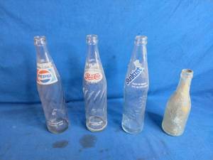 lot 31 image: Vintage Soda Bottles