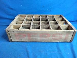 lot 33 image: Vintage Pepsi Crate