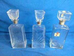 lot 38 image: 3 Vintage Crown Royal  Seagrams 7