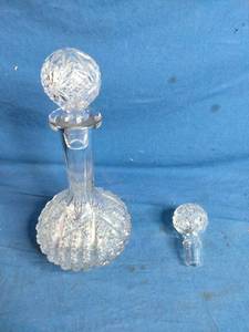 lot 52 image: Imperial Glass Daisy and Button Decanter