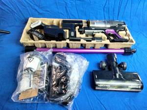 lot 7 image: Bissell CleanView XR Pet 24V Cordless Stick Vacuum