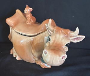 lot 34 image: Vintage Brush McCoy Pottery Elsie the Cow Cookie Jar