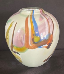 lot 36 image: Amazing Pulled Art Glass Vase
