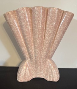 lot 107 image: Vintage Brush McCoy Scalloped Speckle Vase