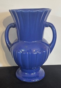 lot 108 image: Vintage Double Handled Scroll Vase by Mc Coy