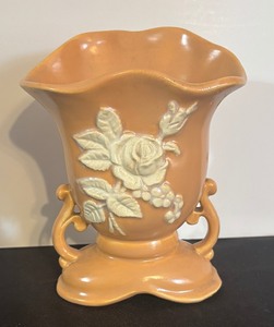 lot 109 image: Vintage Weller Pottery Cameo Rose Vase