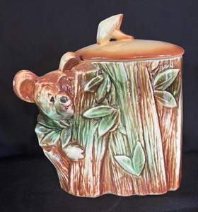 lot 143 image: Vintage Honey Bear Koala Cookie Jar by McCoy Pottery