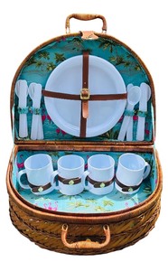 lot 49 image: Complete Wicker Picnic Set with 4 Place Settings