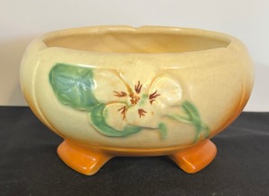 lot 167 image: Vintage Weller Art Pottery Three Footed Peony Planter Vase