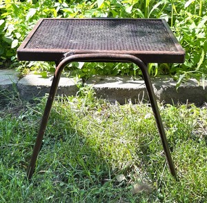 lot 207 image: Metal Patio Accent Table