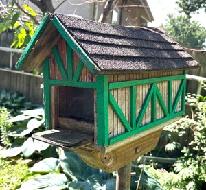 lot 214 image: Charming Birdhouse