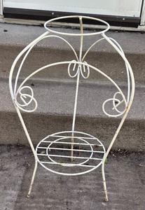 lot 216 image: White Metal Planter Stand